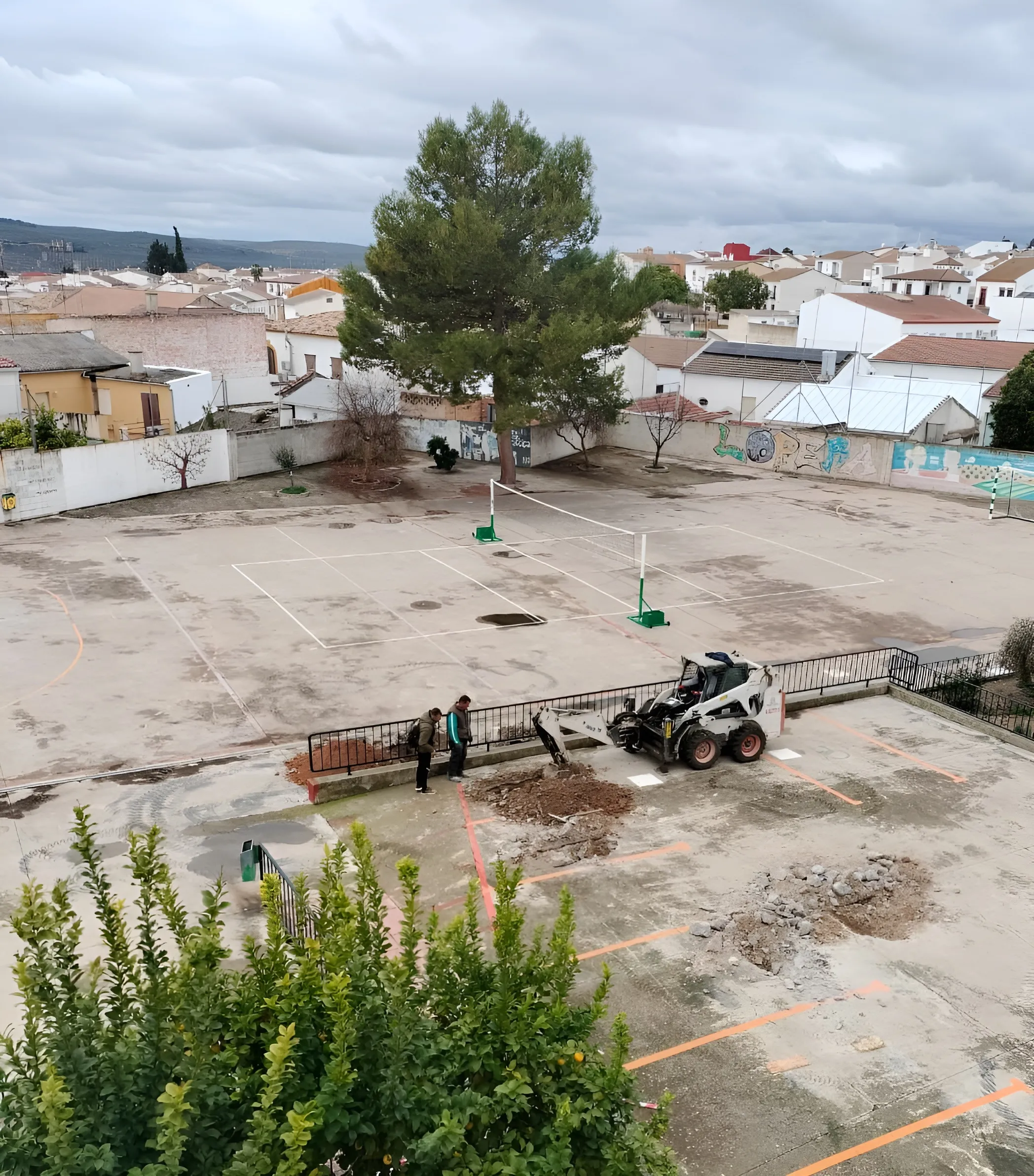 Excavación para la búsqueda de la capsula del tiempo, finalmente no hallada. Foto: IES Gamonares