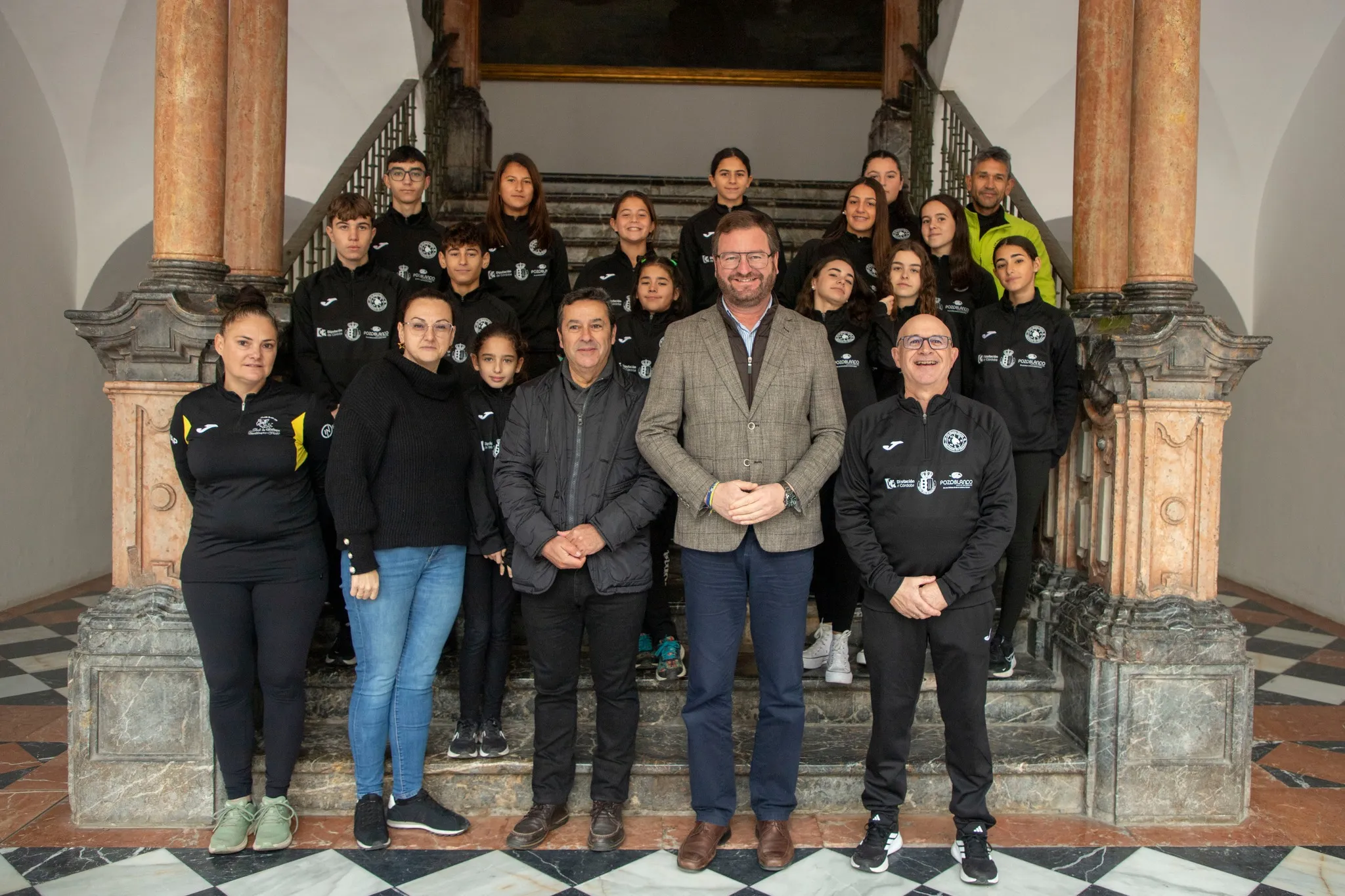 Representantes del Agujetas de Villafranca y del Sierra Norte, durante la presentación del nuevo club conjunto CD Sierra Norte-Villafranca de Córdoba en la Diputación de Córdoba.