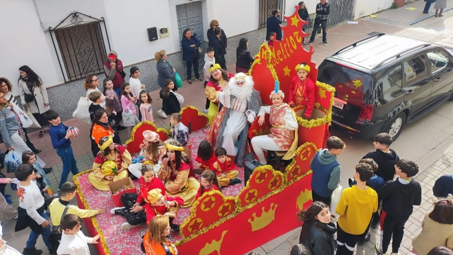 Instante de la cabalgata de reyes magos de Villafranca de Córdoba el año anterior, adelantada a la mañana por la lluvia Instante de la cabalgata de reyes magos de Villafranca de Córdoba el año anterior, adelantada a la mañana por la lluvia