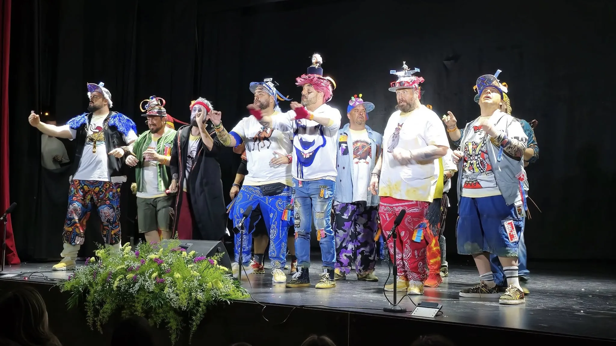 Una chirigota durante el concurso de la edición anterior.