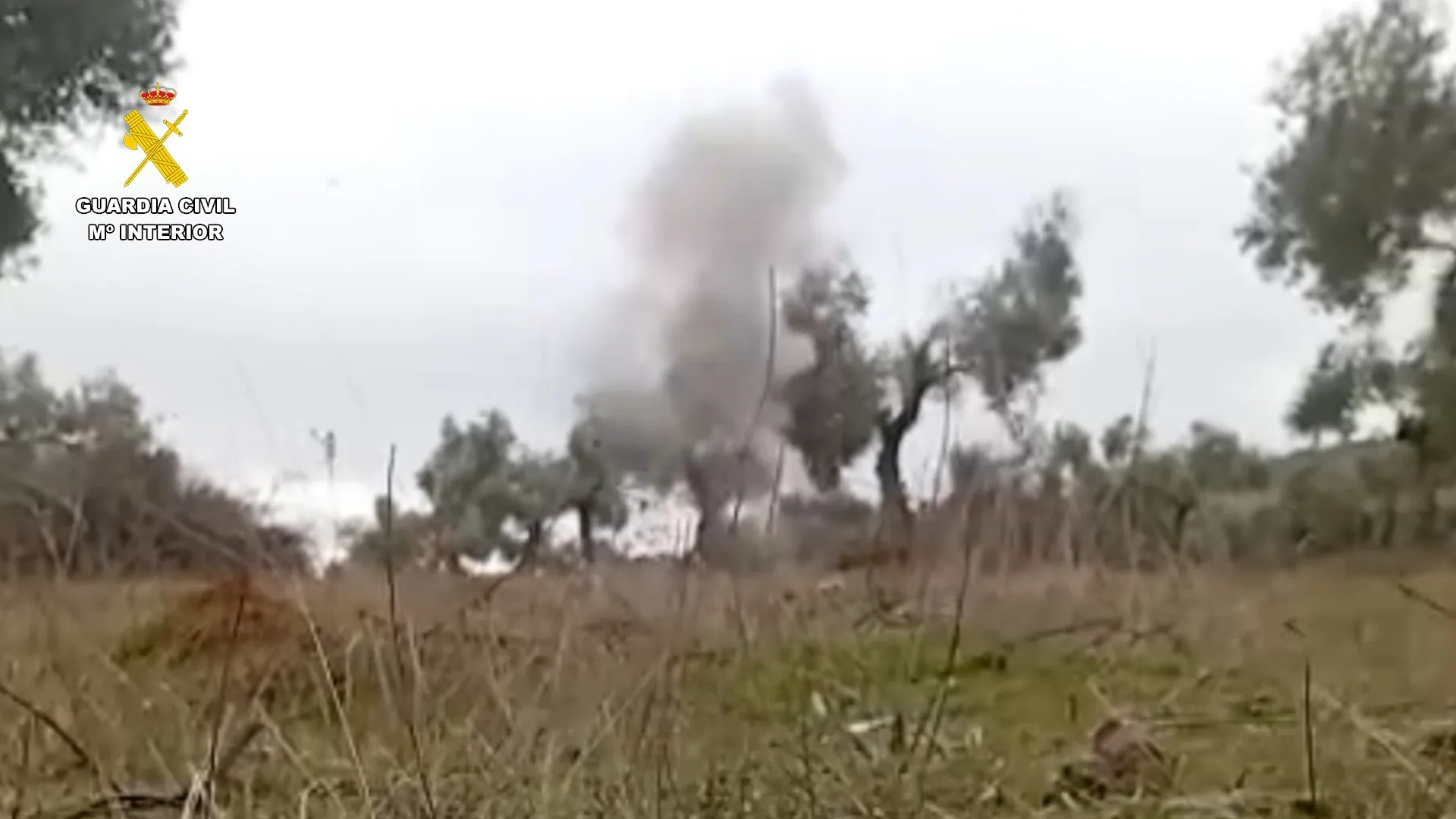 El GEDEX interviene tras el hallazgo de artefactos de 105 mm en una finca, garantizando la seguridad de vecinos y entorno