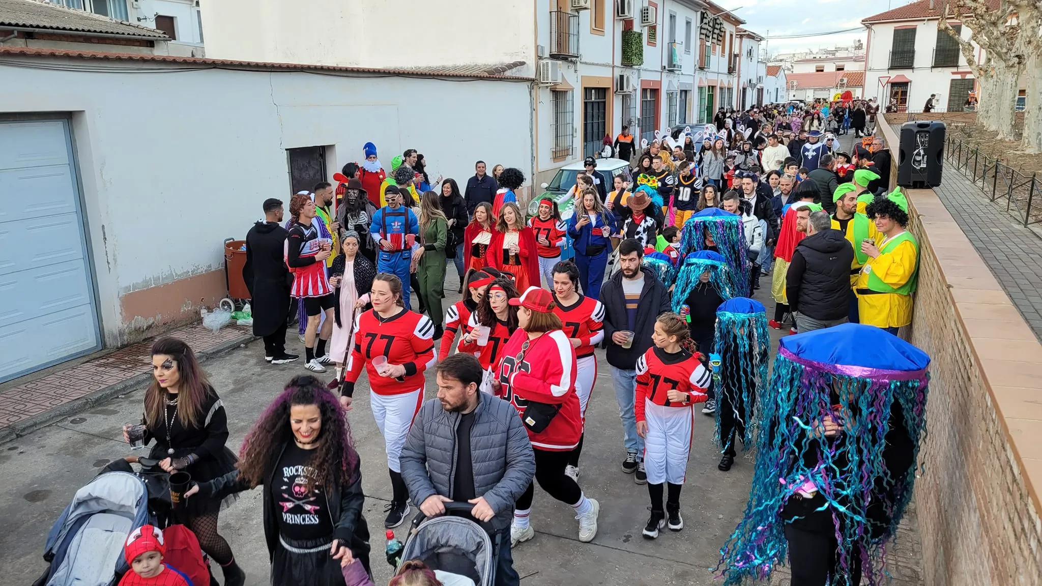 Pasacalles de carnaval en Pedro Abad en una edición anterior. Foto: Juanma Muñoz Díaz