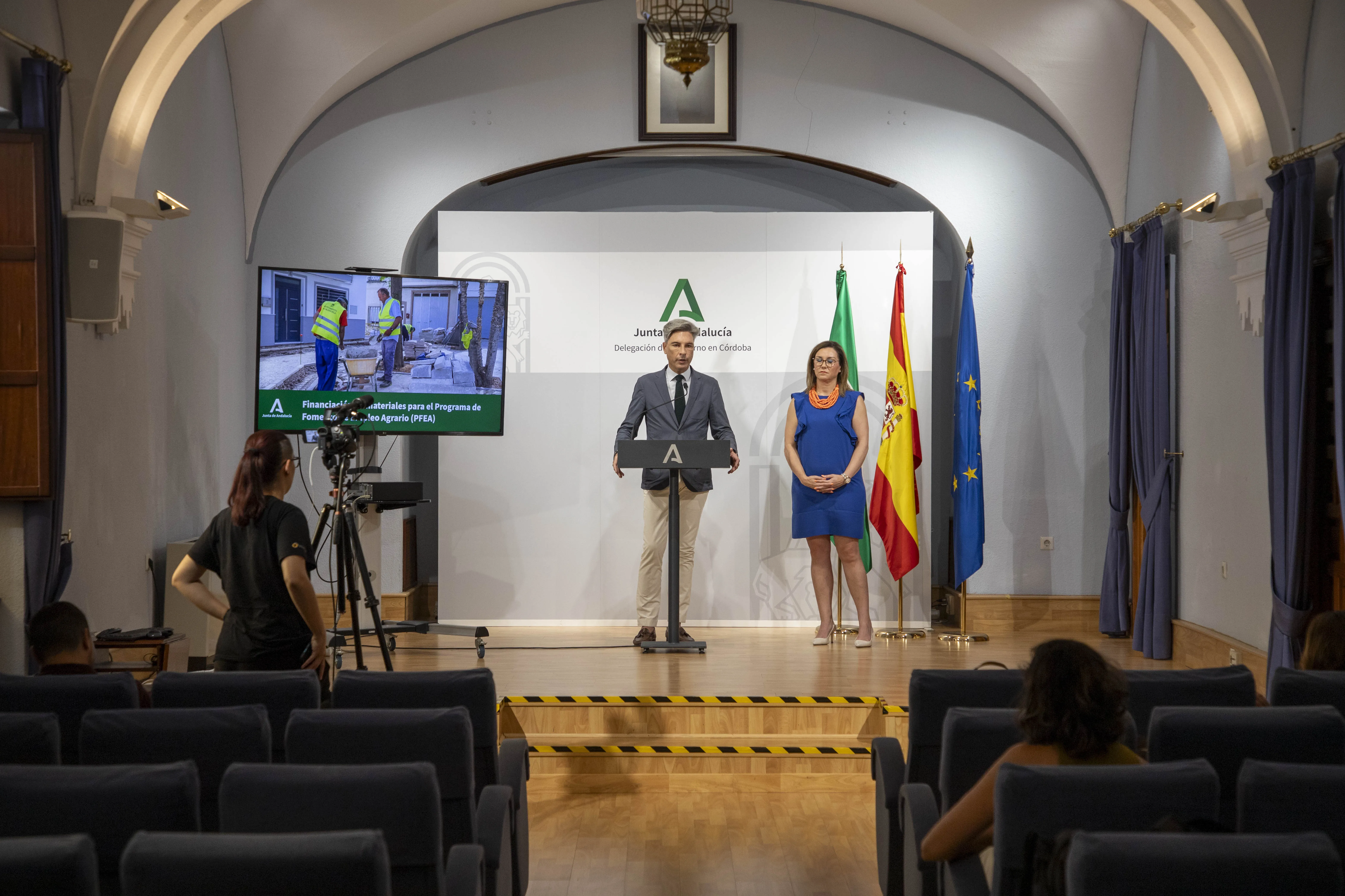 Andrés Lorite y Raquel López en rueda de prensa para informar sobre el PFEA 2025. Foto: Diputación de Córdoba.