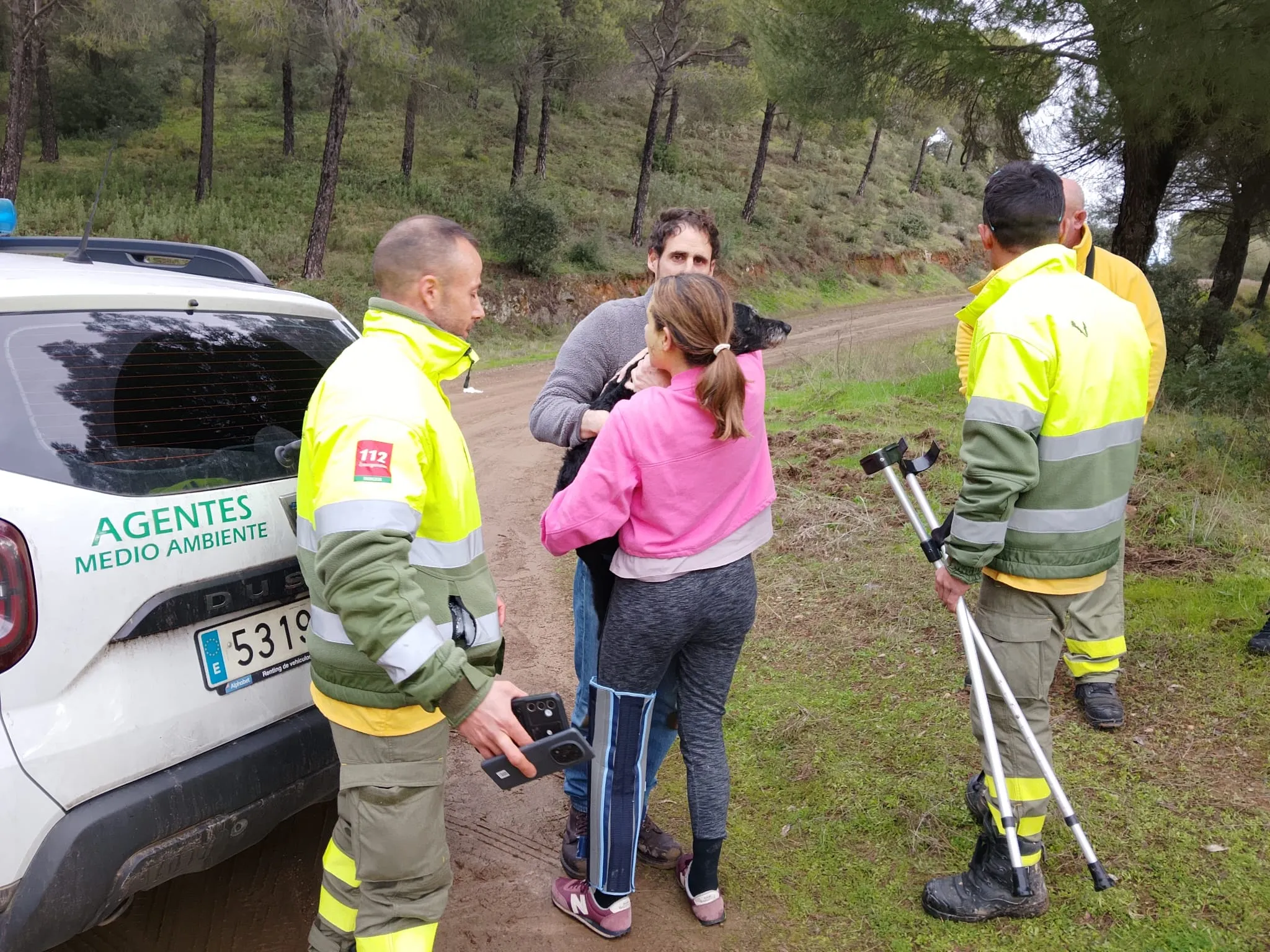 Boro ya está con su dueña después de ser rescatado. Foto: EMA INFOCA