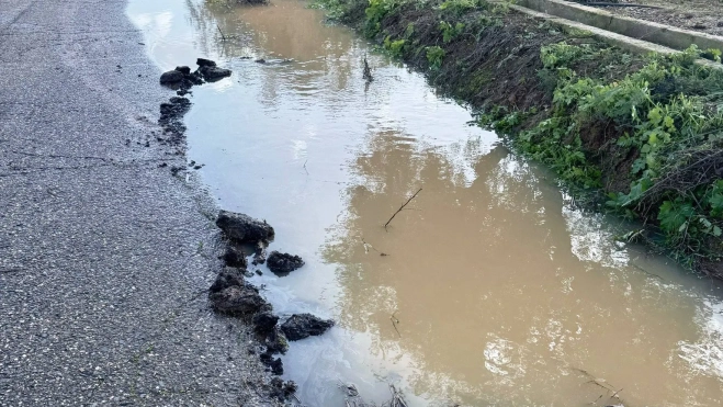 Un socavón producido por las últimas lluvias en San Antonio
