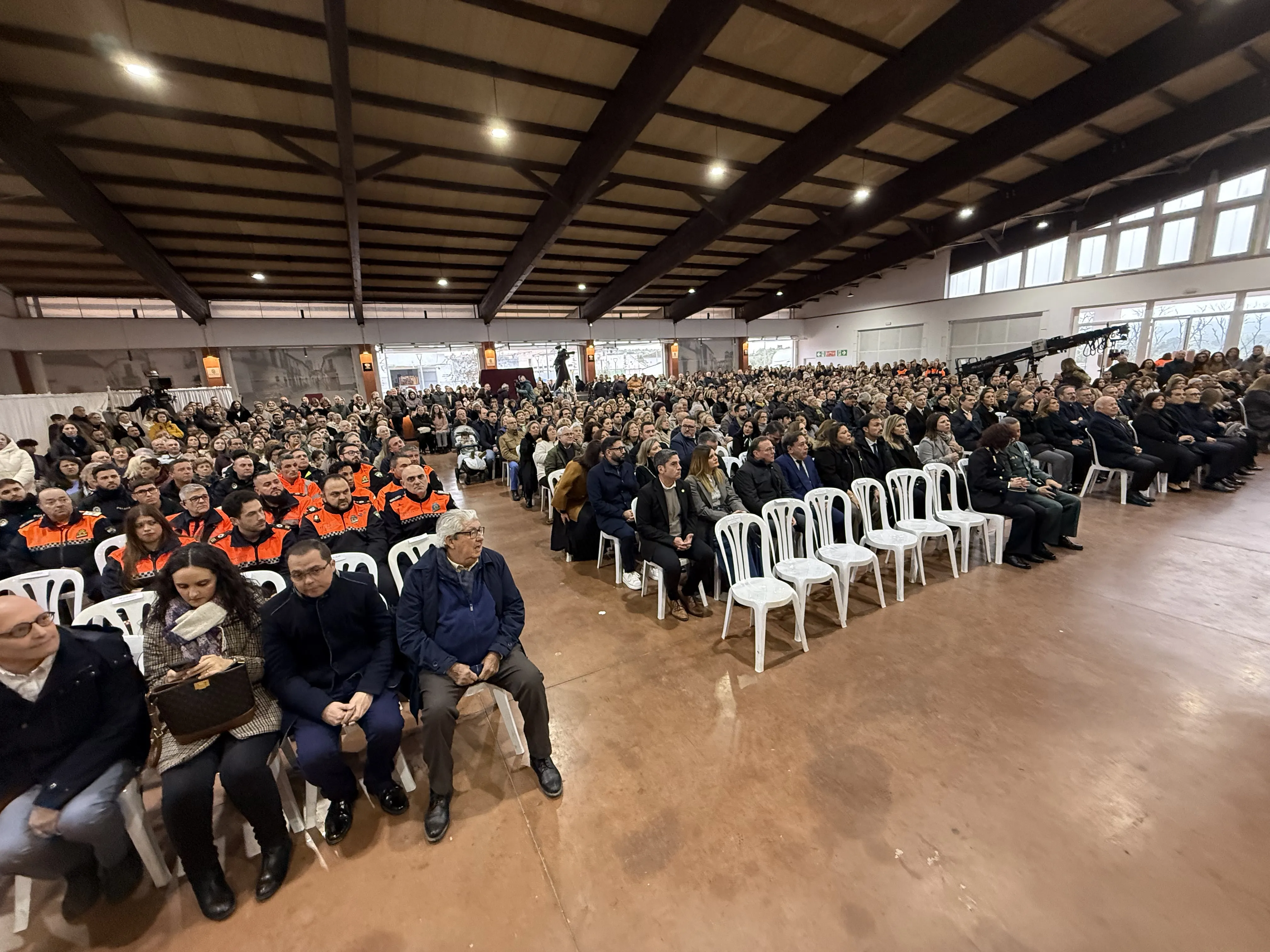 La caseta municipal de Adamuz acogió la misa funeral en homenaje a las víctimas