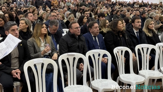 Los distintos alcaldes de la comarca estuvieron presentes en el funeral
