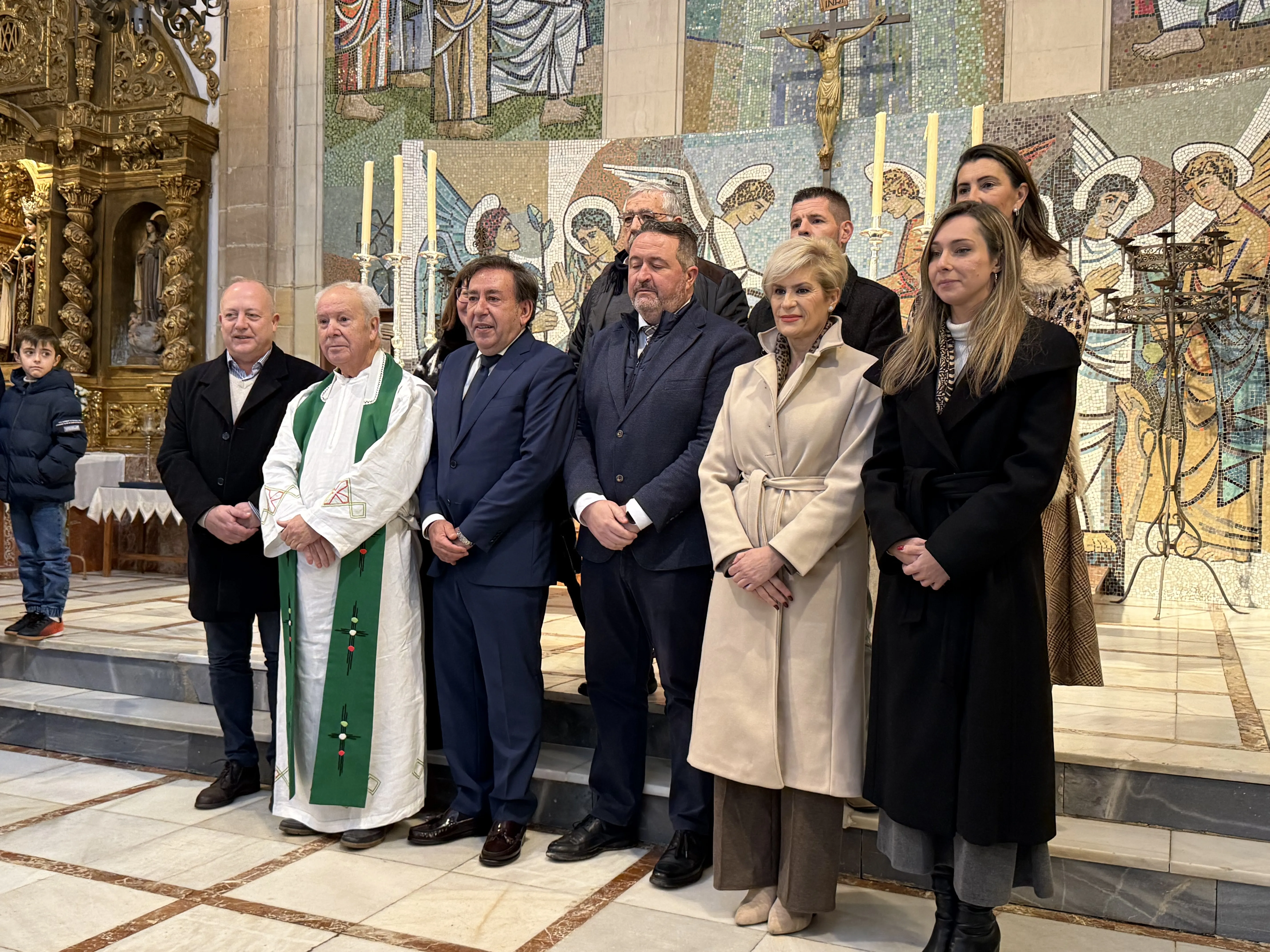 El párroco Manuel Tirado fue homenajeado tras más de 50 años de servicio en Villa del Río