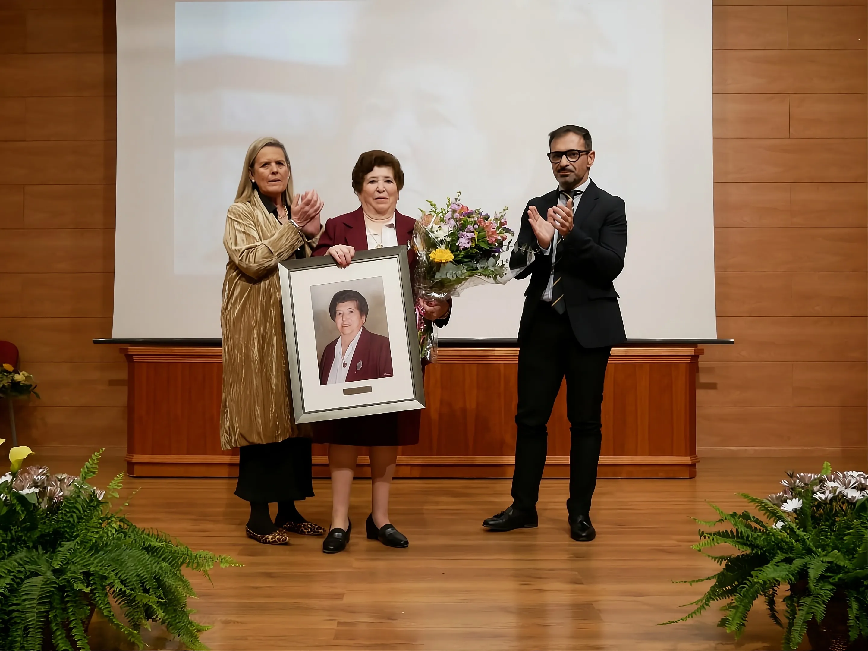 Francisca Alférez fue de las galardonadas de 2025, inspirando con su entrega y valores en Cañete de las Torres. Francisca Alférez fue de las galardonadas de 2025, inspirando con su entrega y valores en Cañete de las Torres.