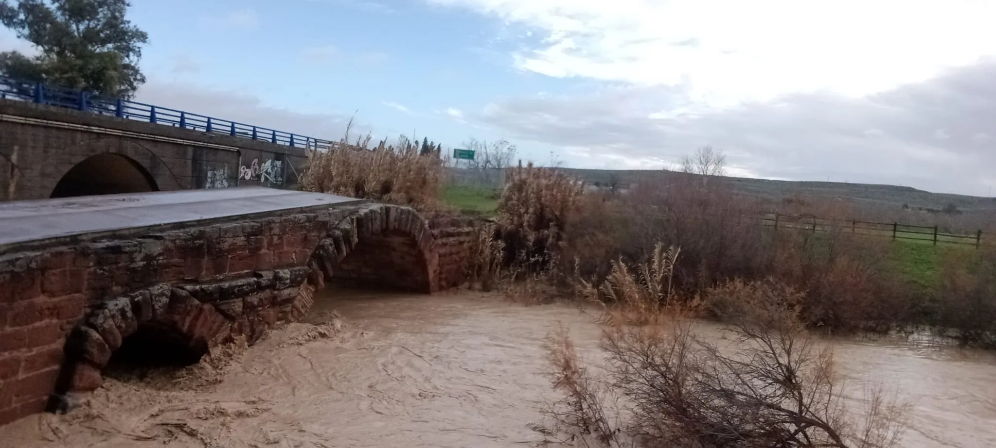 El arroyo Cañetejo a su paso por el puente romano de Villa del Río El arroyo Cañetejo a su paso por el puente romano de Villa del Río