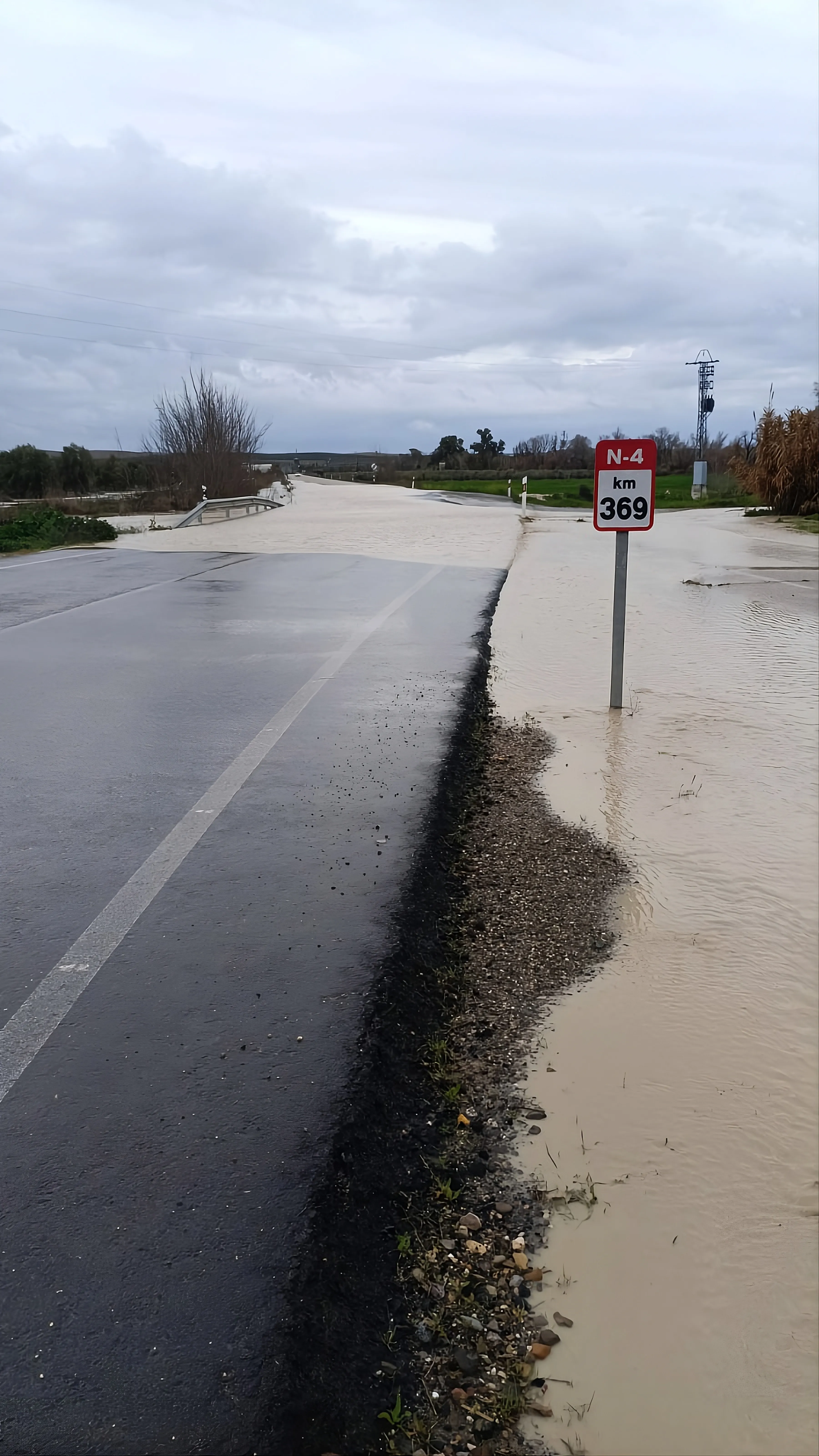 La Nacional IV, vía que conecta El Carpio con Pedro Abad, inundada por las lluvias
