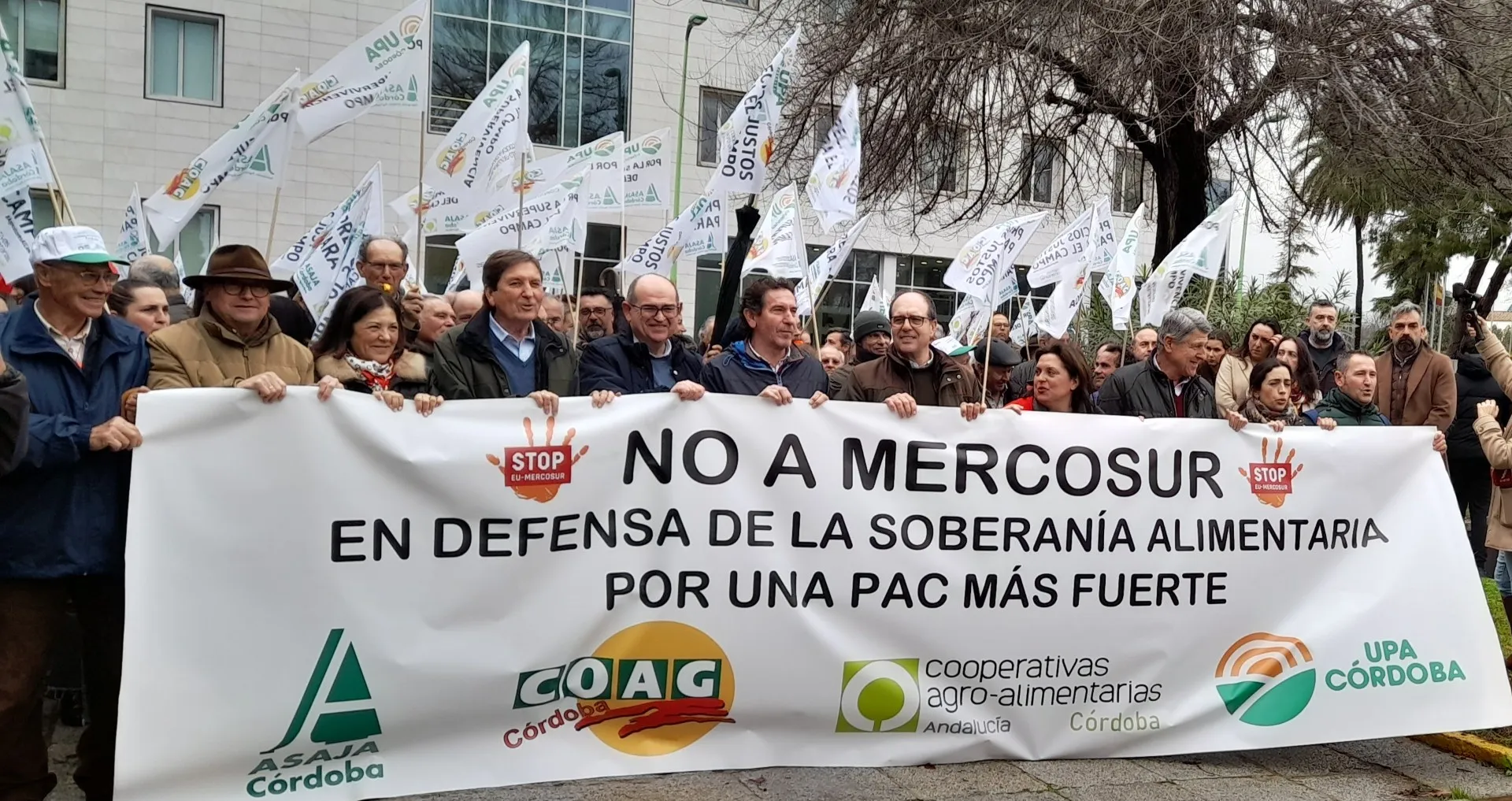 Agricultores protestan en Córdoba contra el acuerdo UE-Mercosur Agricultores protestan en Córdoba contra el acuerdo UE-Mercosur