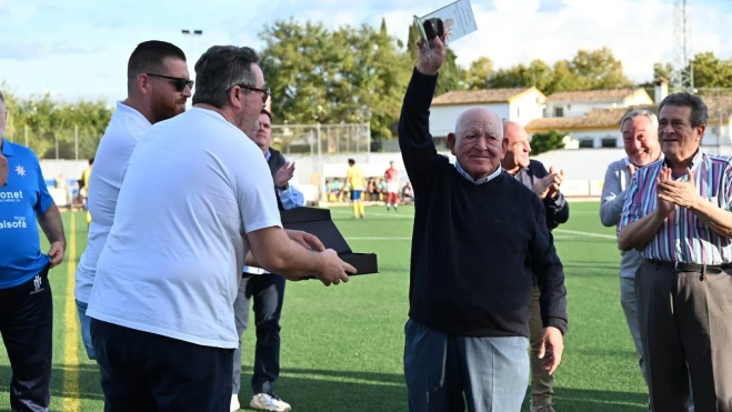 Antonio Núñez "El Rucho" durante el homenaje recibido en 2025