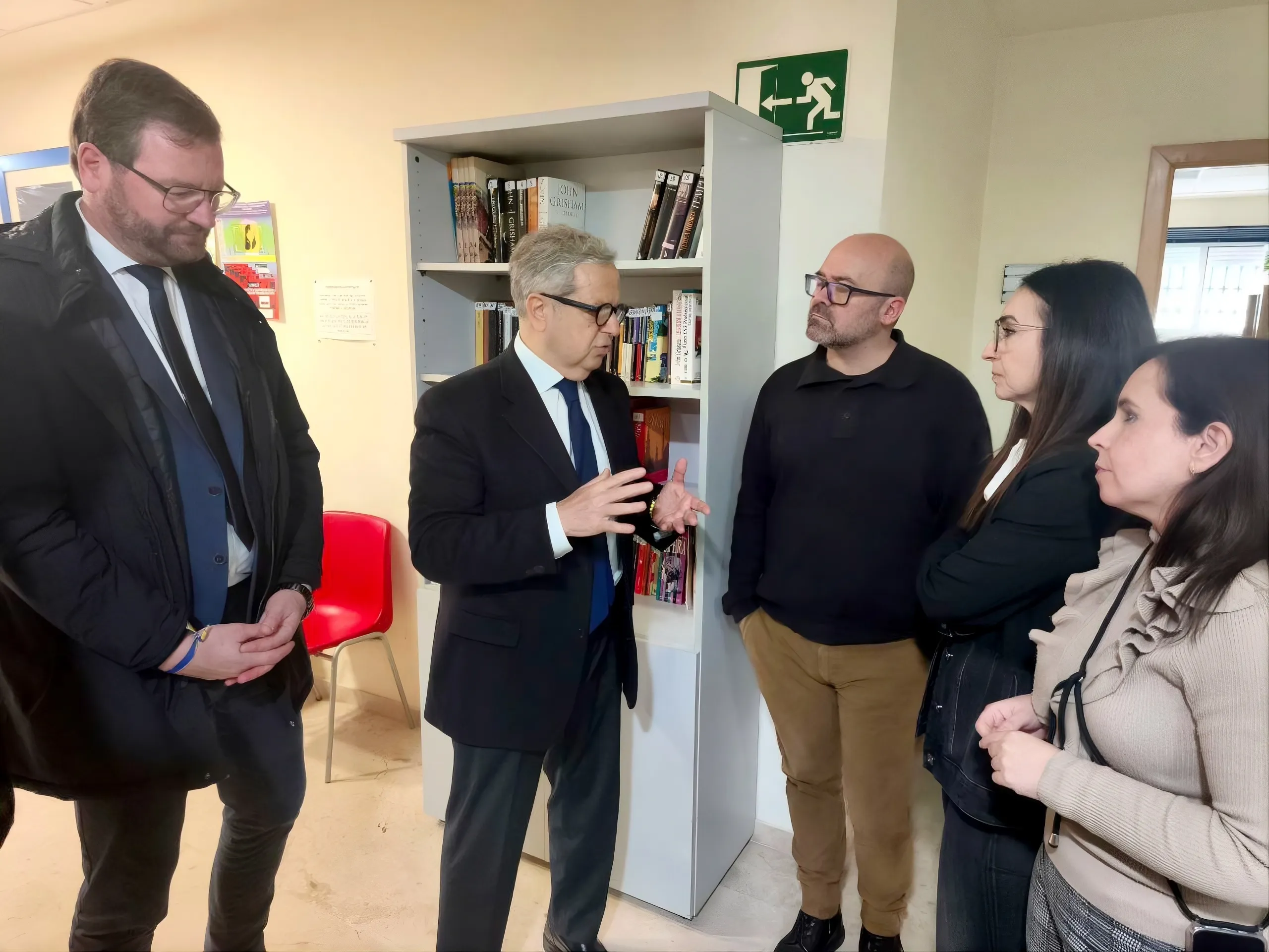 El presidente de la Diputación se interesa por el apoyo psicológico a los bomberos que actuaron en el rescate de Adamuz. Foto: Diputación de Córdoba El presidente de la Diputación se interesa por el apoyo psicológico a los bomberos que actuaron en el rescate de Adamuz. Foto: Diputación de Córdoba