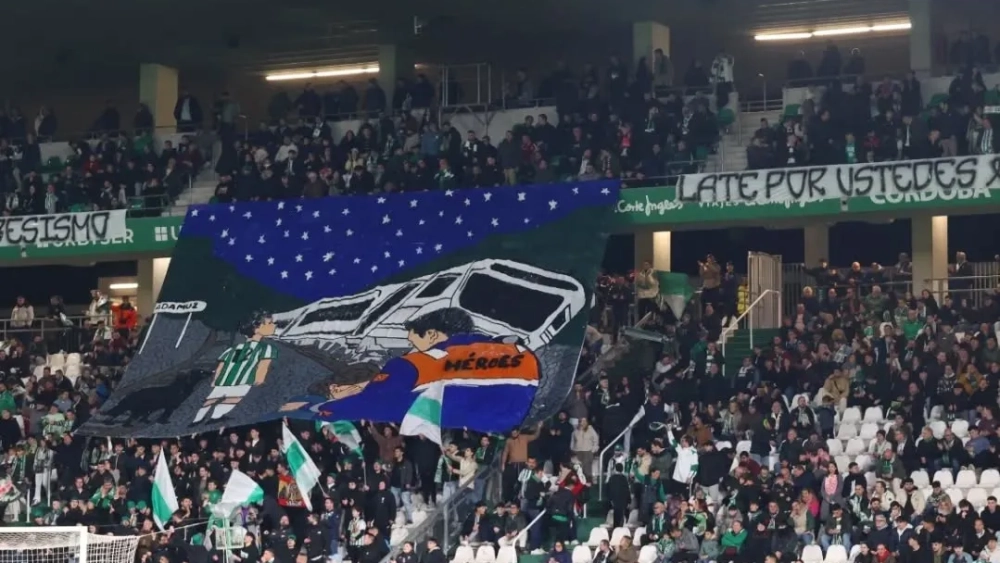 Tifo en homenaje al pueblo de Adamuz Tifo en homenaje al pueblo de Adamuz