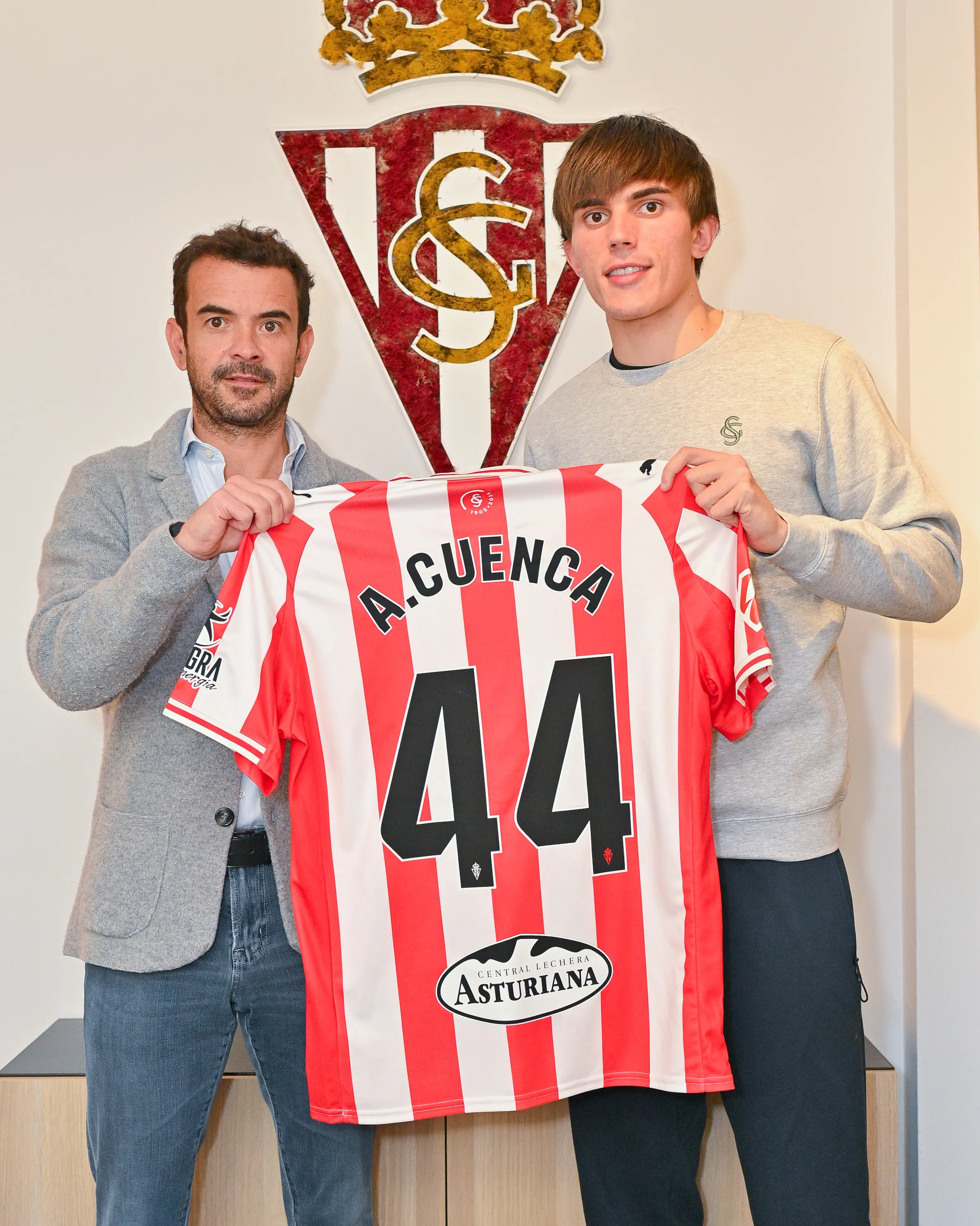 Andrés Cuenca, presentado como nuevo jugador del Real Sporting de Gijón. Foto: R.S.G.