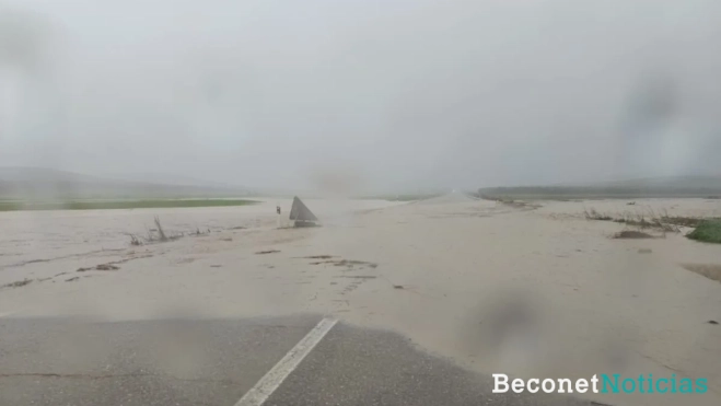 Carretera A-306 que conecta El Carpio con Bujalance