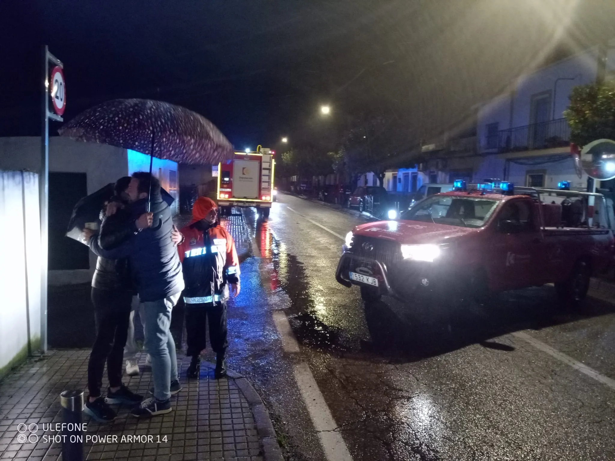 En Villafranca de Córdoba se ha requerido el servicio de bomberos para desalojar a vecinos próximos al cauce. Foto: Diputación de Córdoba
