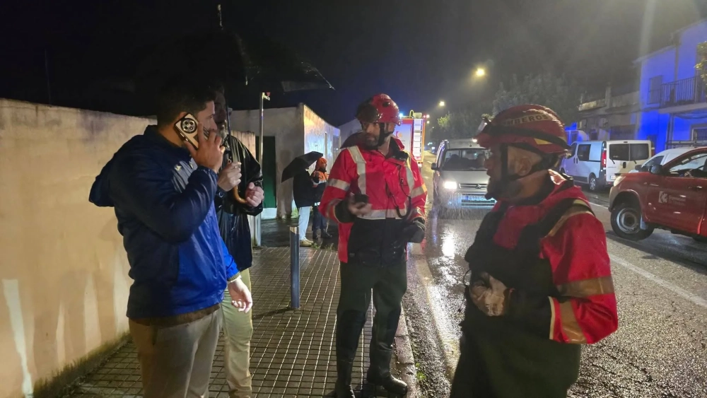 Bomberos de la diputación de Córdoba en Villafranca donde acudieron al rescate de más de 70 personas