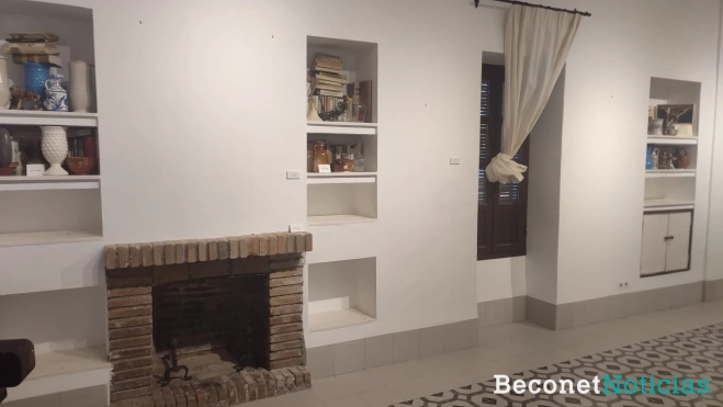 Desalojo de los cuadros de la casa museo 'Pedro Bueno' ante la posible crecida del río