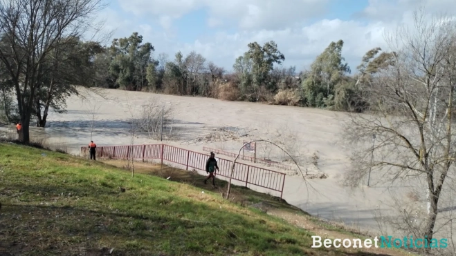 En Villafranca de Córdoba, el embarcadero ha quedado cubierto por el río Guadalquivir.