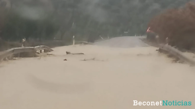 Carretera entre Villa del Río y Lopera