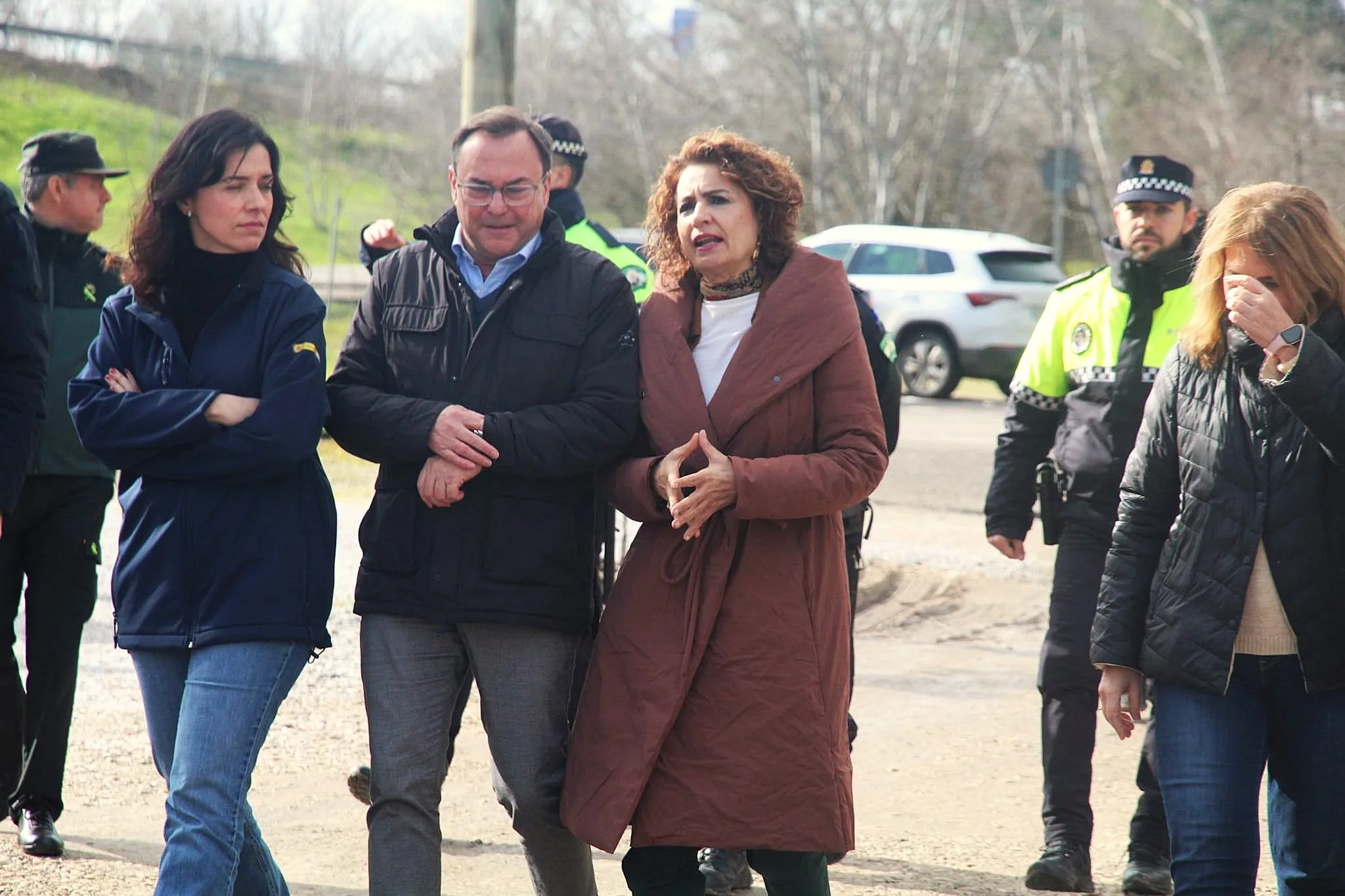 La vicepresidenta primera del gobierno, María Jesús Montero, junto al alcalde de Villafranca de Córdoba, Francisco Palomares