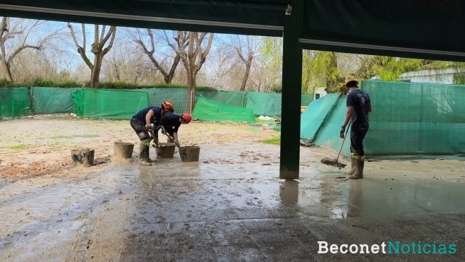 Labores de limpieza de los bomberos del consorcio provincial de Córdoba