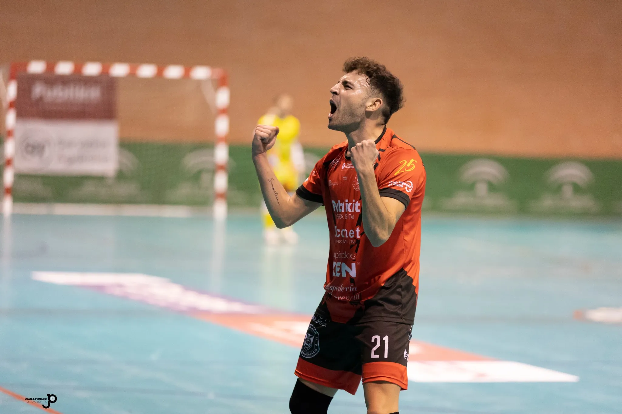 Adri Luna celebrando un gol con el CD Beconet Bujalance FS. Foto: JJ Peinado 