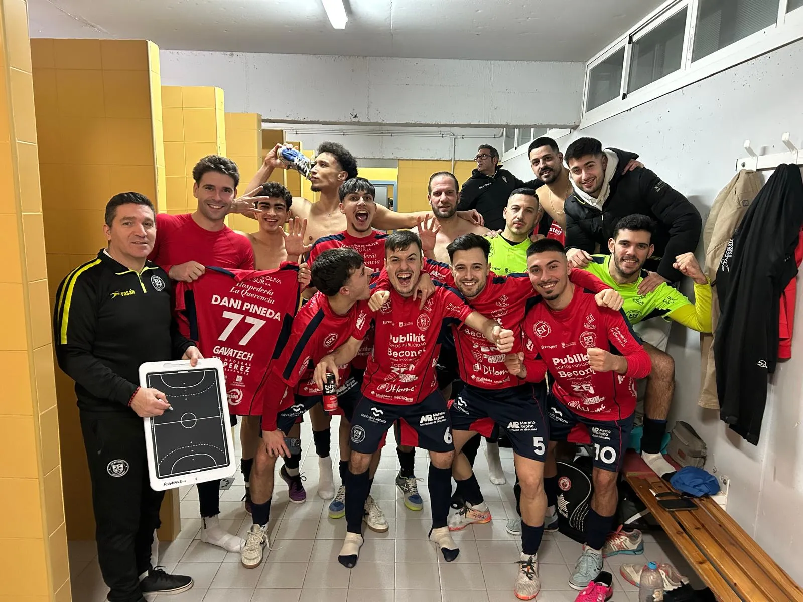 La celebración del Beconet Bujalance tras ganar el partido