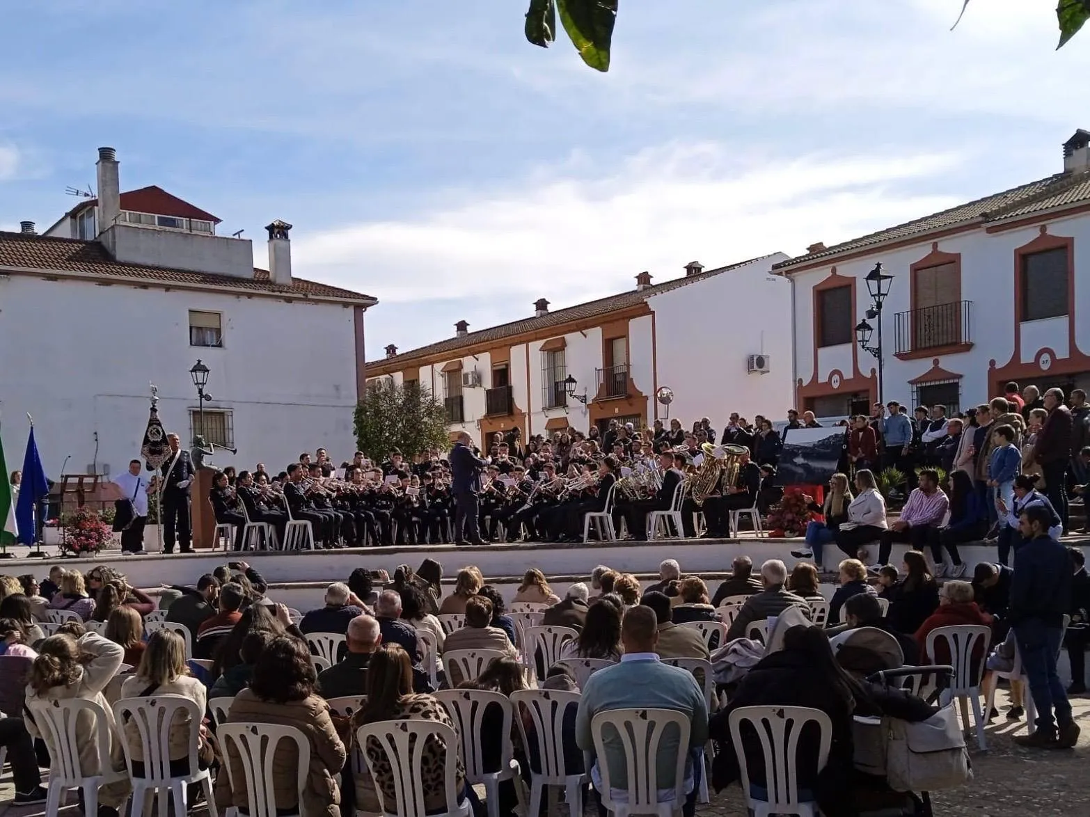 La plaza Juan Mohedo Canales de Montoro, abarrotada durante el certamen de bandas La plaza Juan Mohedo Canales de Montoro, abarrotada durante el certamen de bandas