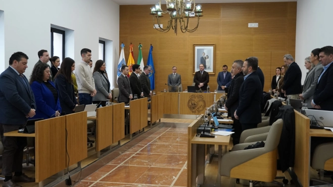 Pleno de la Diputación de Huelva, que ha concedido su medalla de oro al pueblo de Adamuz Pleno de la Diputación de Huelva, que ha concedido su medalla de oro al pueblo de Adamuz