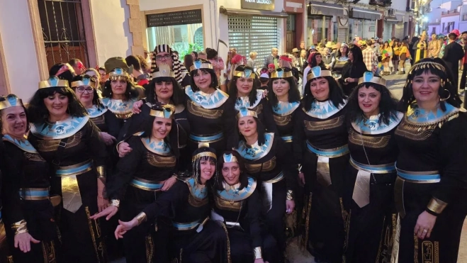 Grupo de mujeres disfrazadas en Montoro Grupo de mujeres disfrazadas en Montoro