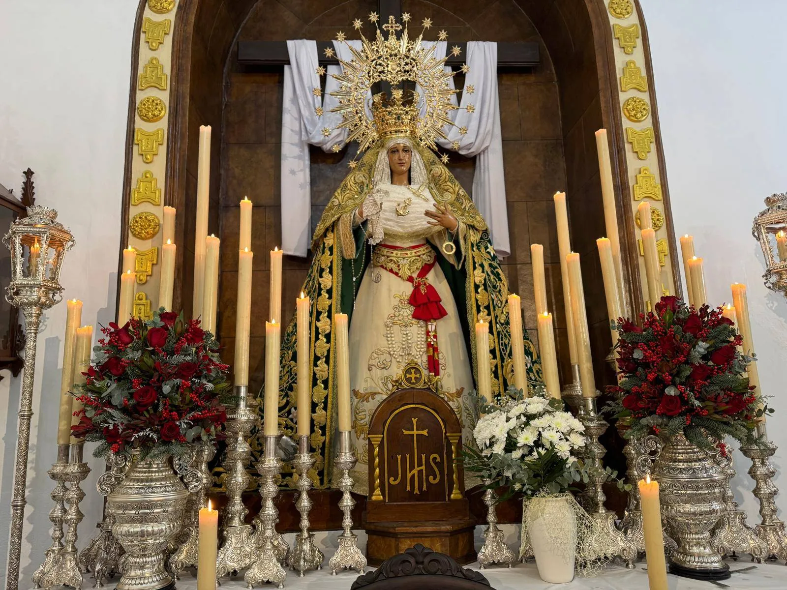 Virgen de la Esperanza de Bujalance, obra de Juan Martínez Cerrillo Virgen de la Esperanza de Bujalance, obra de Juan Martínez Cerrillo