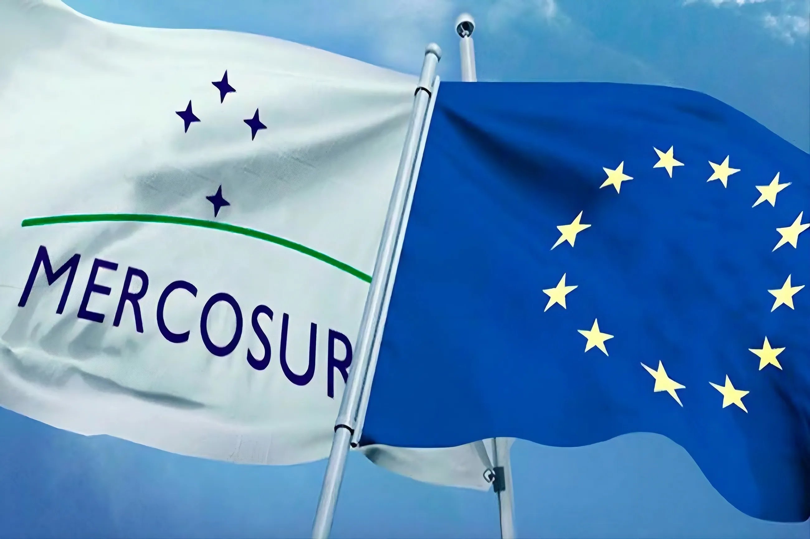 Banderas de la Unión Europea y Mercosur