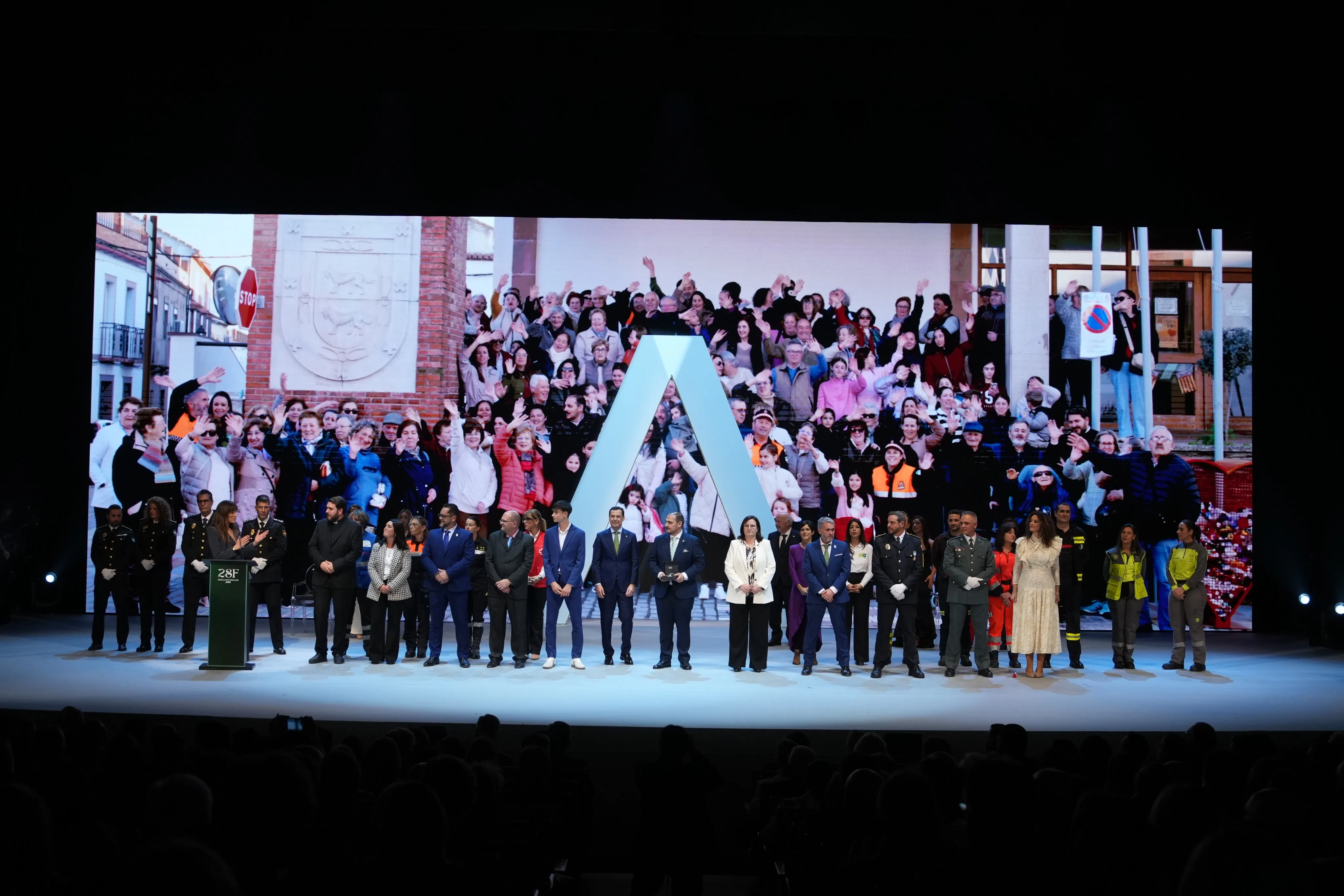 Adamuz recibió la medalla de oro de la Junta de Andalucía. Foto: Junta de Andalucía