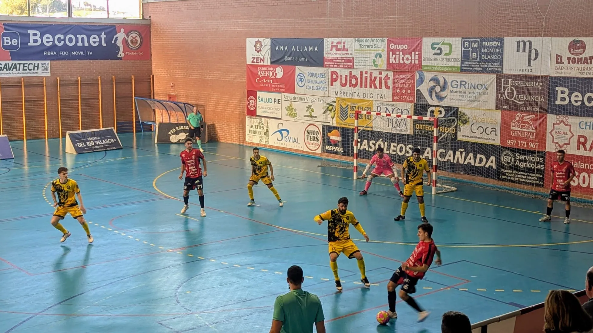 Lance del partido entre el Beconet Bujalance y el Imperio Los Rosales de Ceuta