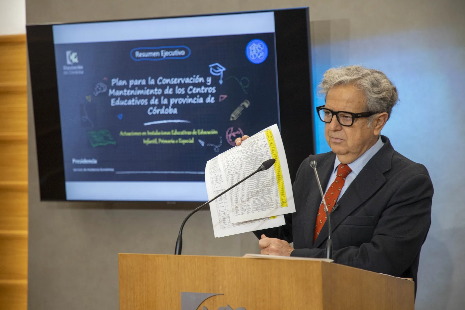 Salvador Fuentes, presidente de la Diputación de Córdoba, durante la presentación del plan de conservación y mantenimiento de 80 centros educativos de la provincia. Foto: Diputación de Córdoba