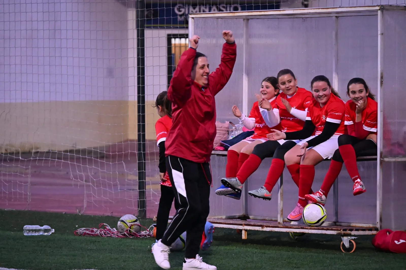 Villa del Río Alevín animándose durante el partido. Foto: Lucía Molleja.