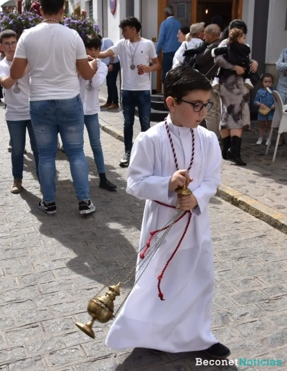 Acólito portando un incensario. 