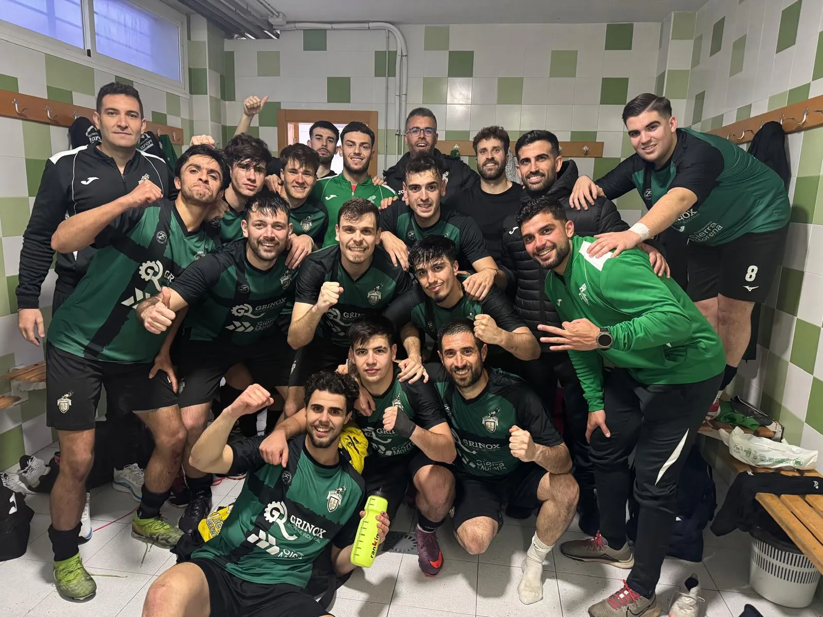 El Bujalance celebra la victoria que le acerca a la promoción de ascenso