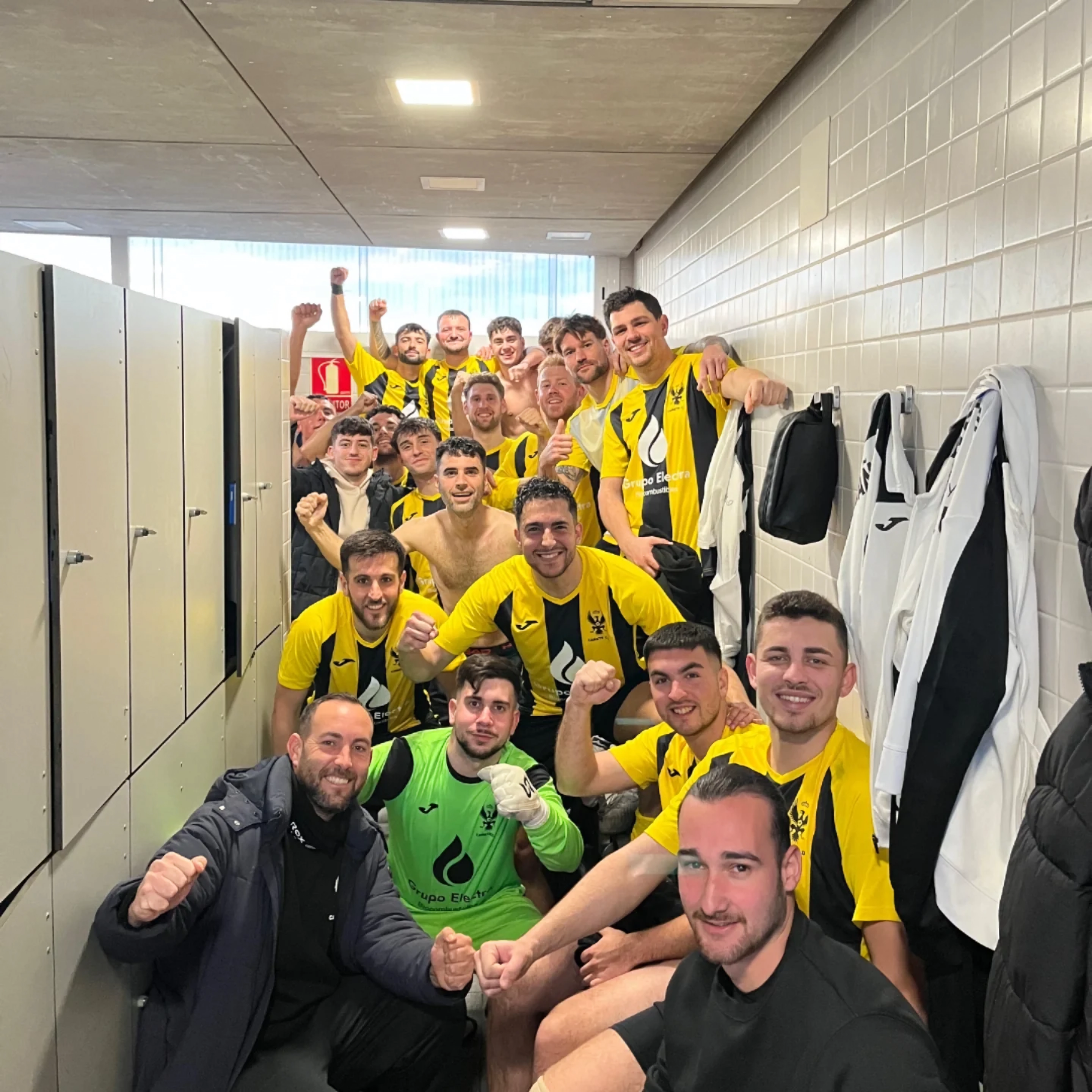 El Cañete C.D. celebra el triunfo del derbi ante el Perabeño