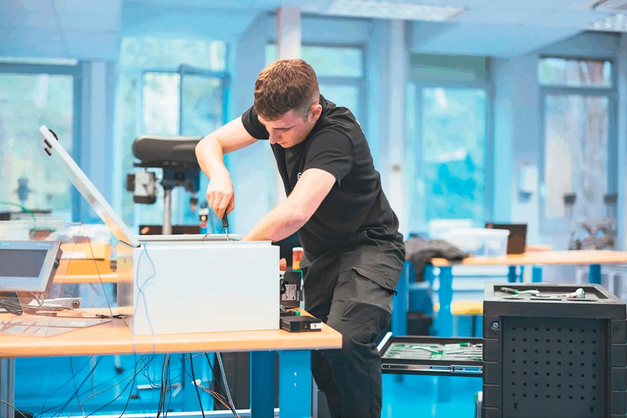 La Junta impulsa 31 cursos gratuitos vinculados a la Base Logística de Córdoba y ofrece Formación Profesional para que estudiantes de la comarca accedan a futuras plazas de empleo público y técnico.