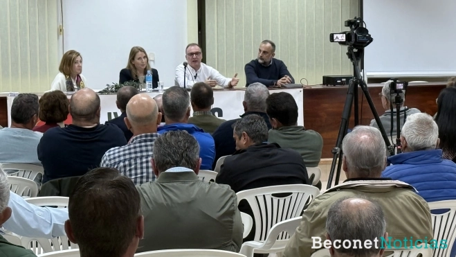 La plataforma denuncia que este modelo cambia una economía agrícola productiva y generacional por un modelo de rentas que "arruina el futuro de los herederos".