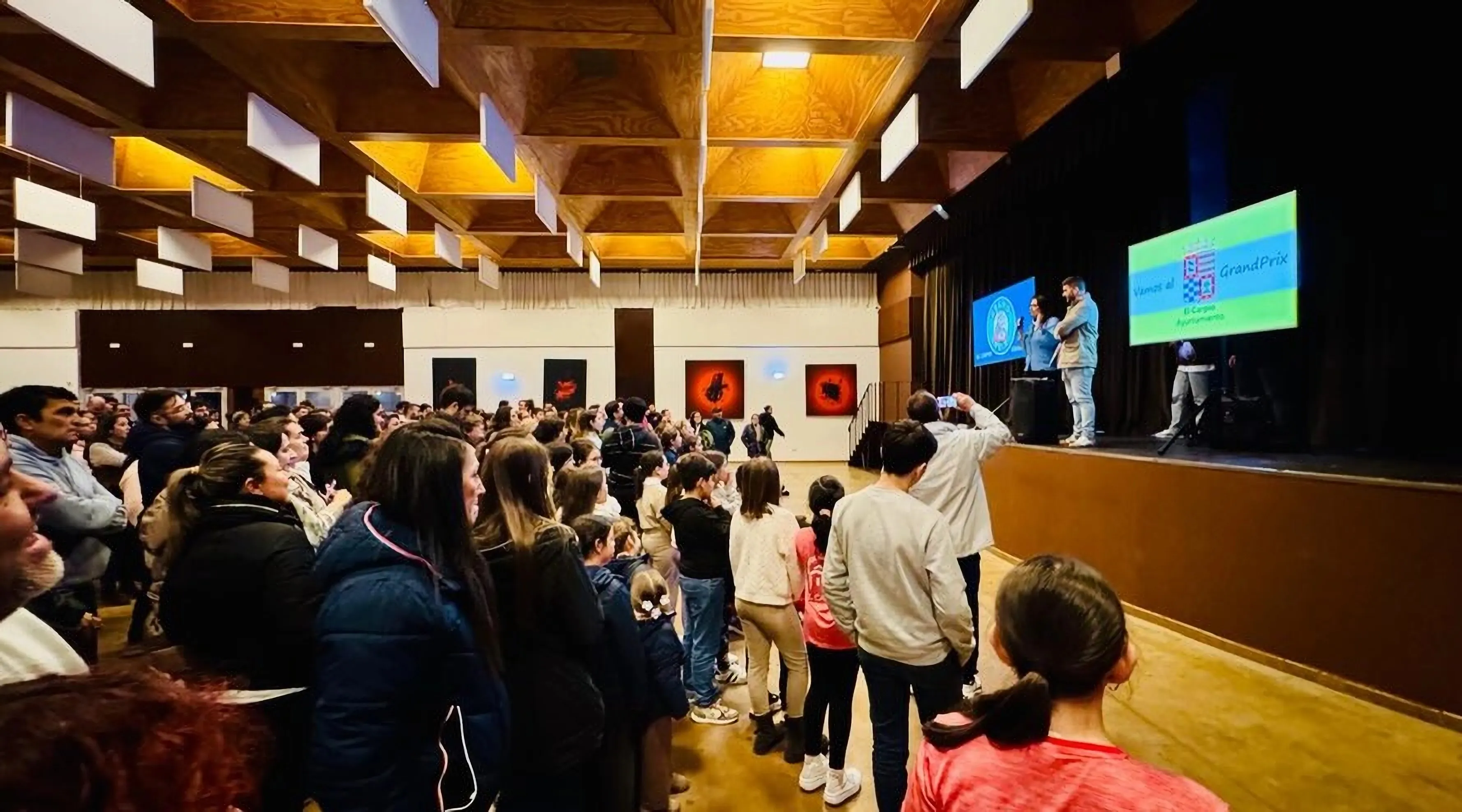 La Caseta Municipal de El Carpio fue punto de encuentro para la grabación del video para la fase final del casting del Grand Prix