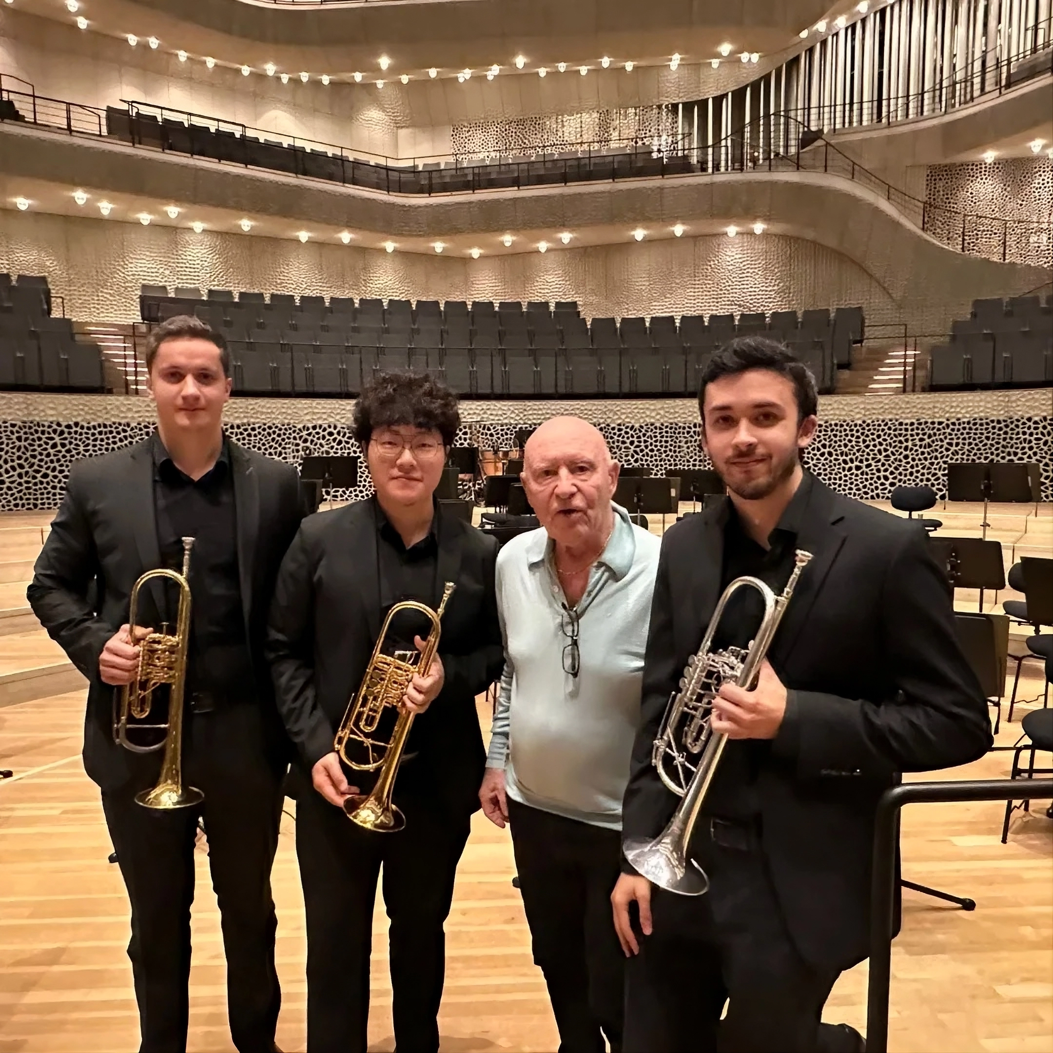 José Francisco Rabasco, a la derecha de la imagen, con otros compañeros de audiciones.