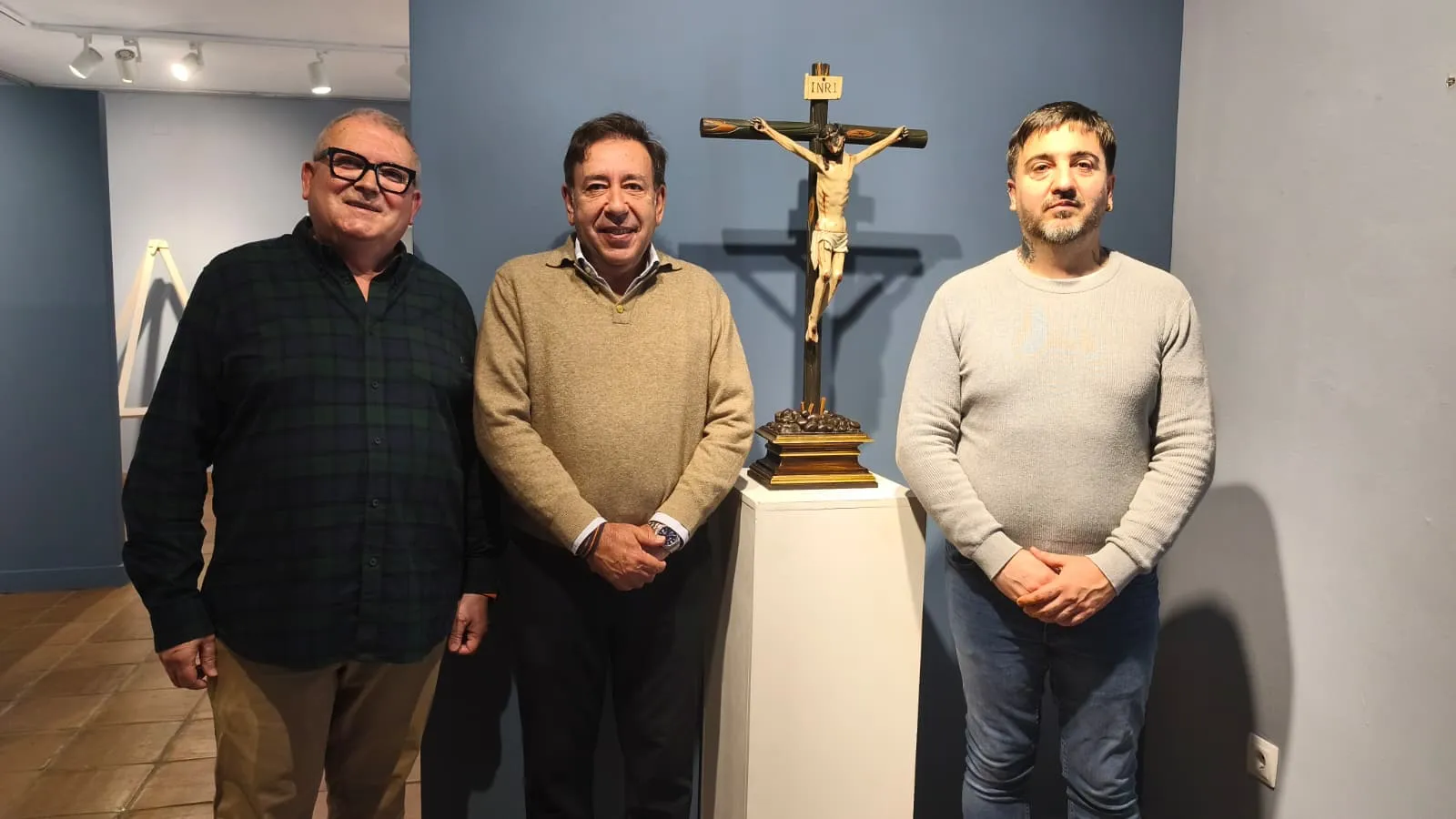 Presentación de la talla gótica de Cristo crucificado del siglo XV incorporada al patrimonio de Villa del Río tras su restauración. Presentación de la talla gótica de Cristo crucificado del siglo XV incorporada al patrimonio de Villa del Río tras su restauración.