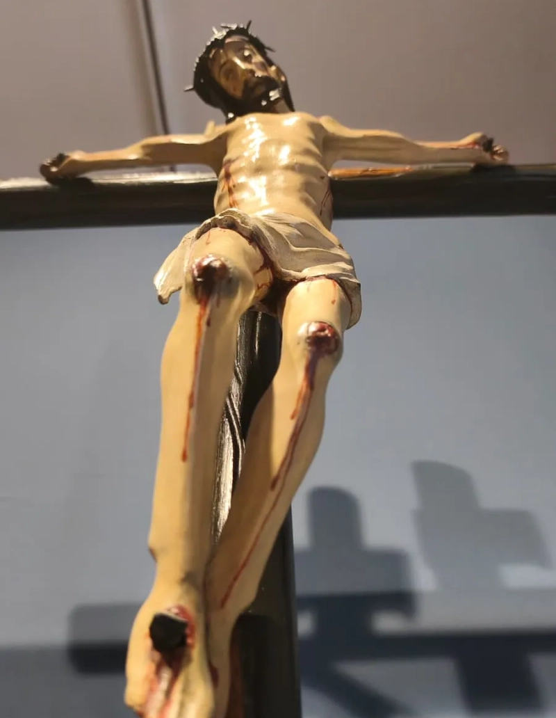 Detalle de la talla gótica de Cristo crucificado del siglo XV Detalle de la talla gótica de Cristo crucificado del siglo XV