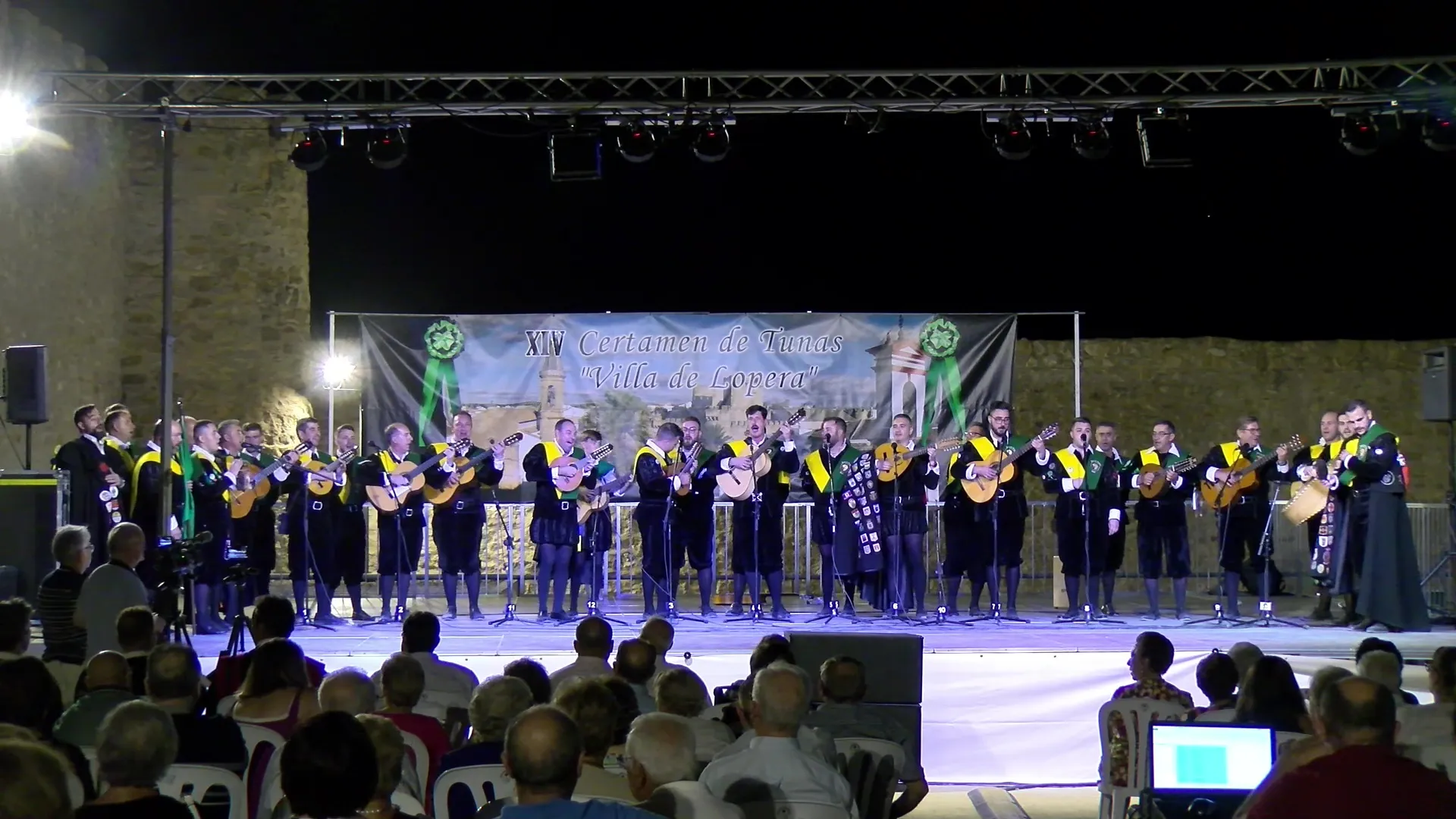 La tuna de Lopera durante su participación en el certamen.