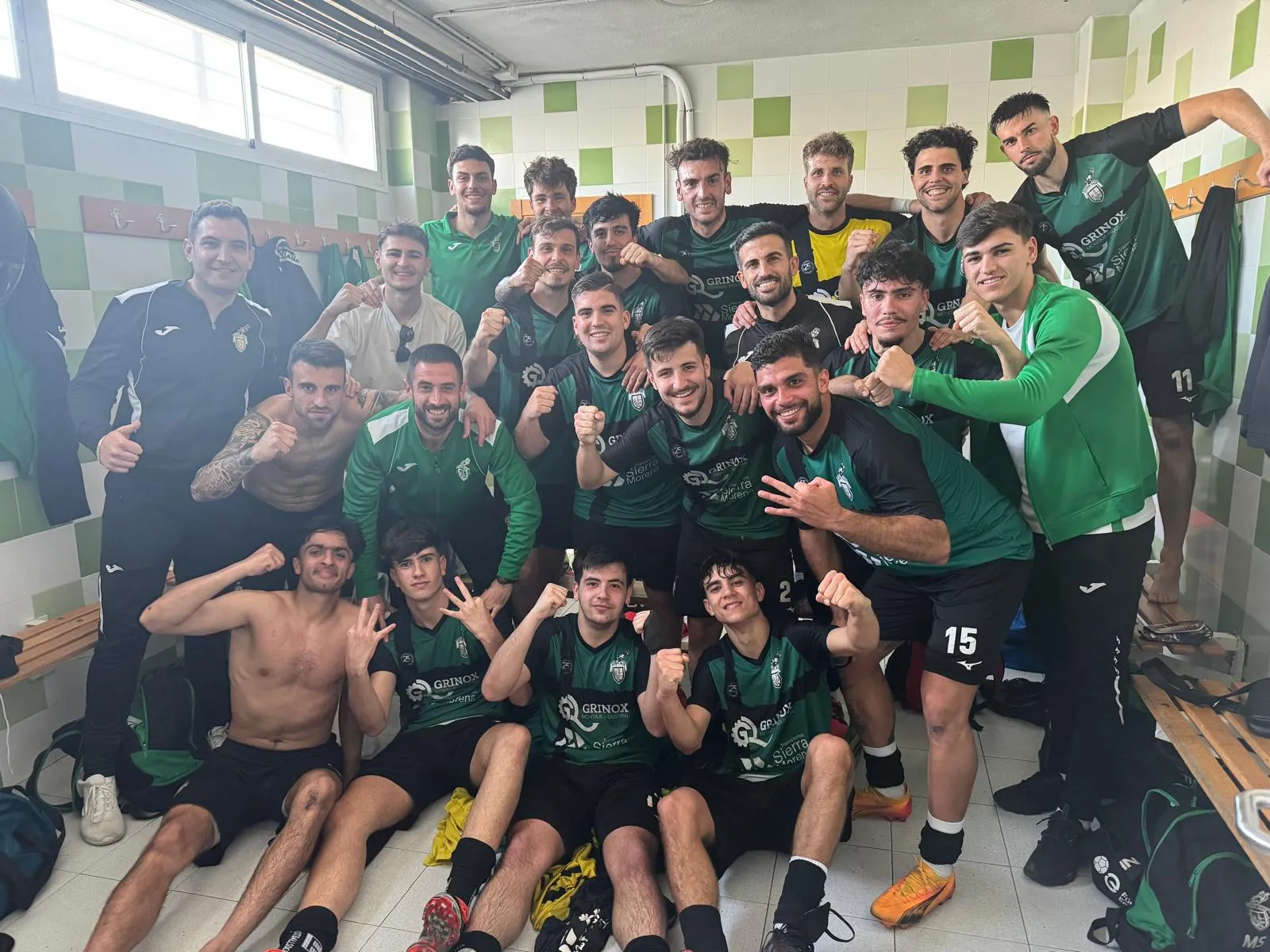 La A.D. Bujalance F.B. celebra el triunfo y ya es equipo de play-off de ascenso